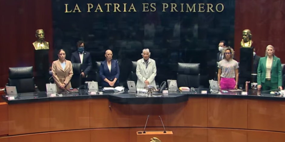Senado guarda minuto de silencio por Debanhi Escobar.