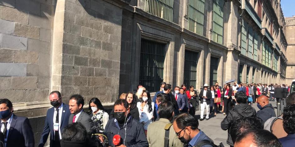 Diputados que apoyaron la Reforma Eléctrica ingresan a Palacio Nacional