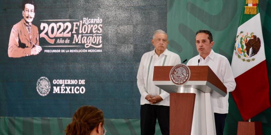 AMLO y el Gobernador de Quintana Roo esta mañana en Islas Mujeres.