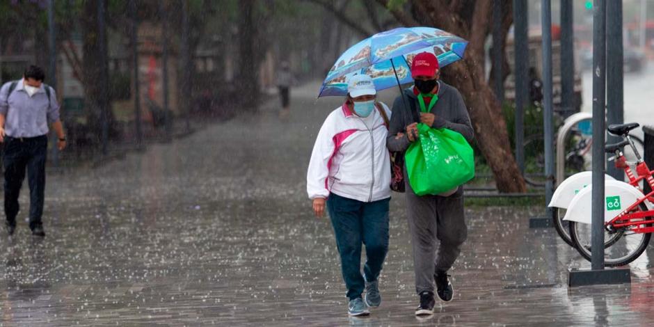 ¡No guardes el paraguas! Si vas a salir de paseo, toma tus precauciones, ya que habrá lluvia este Día del Padre en la CDMX