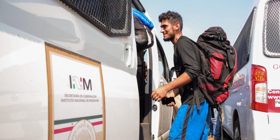 Luego de avanzar 40 kilómetros, la caravana migrante que salió de Tapachula, Chiapas, se entregó al INM en Huixtla.