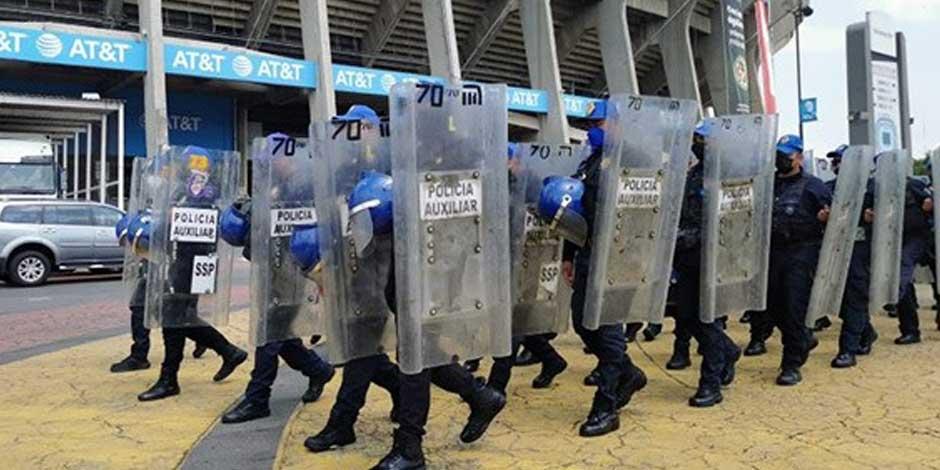 Personal de la SSC despliega un operativo de vigilancia y seguridad, con motivo del partido de futbol entre América y Cruz Azul, en el Estadio Azteca