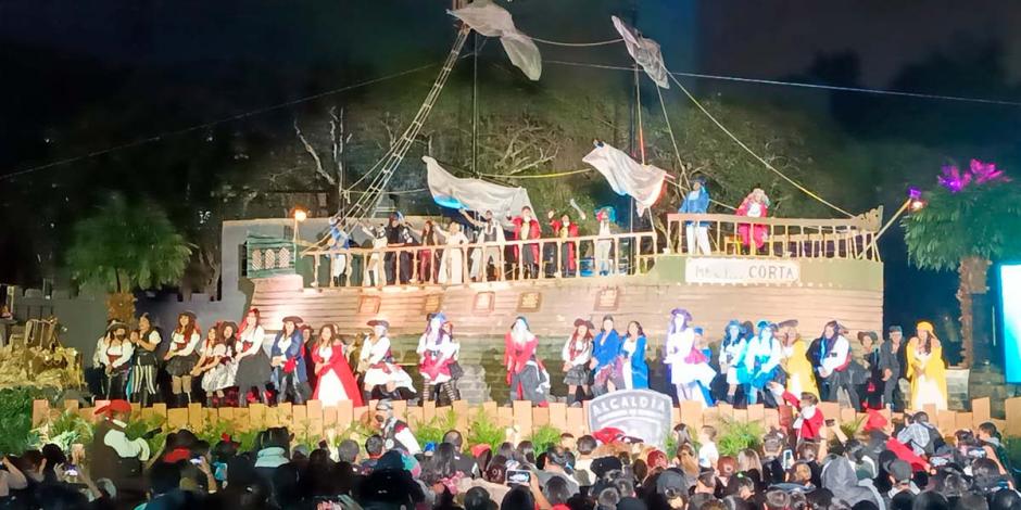 Representación de "Piratas de Cuajimalpa" donde participa el alcalde Adrián Rubalcava