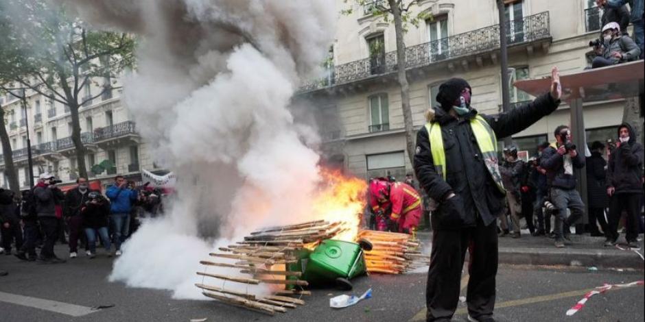 Violencia estalla en protestas del Primero de Mayo en París