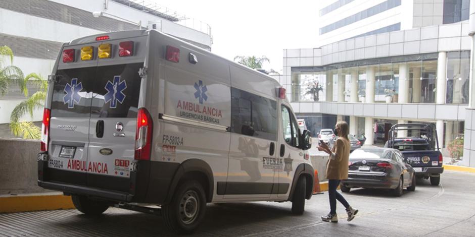 En esta ambulancia fue trasladado el exgobernador de Nuevo León a un nosocomio para hacerle estudios, ayer.