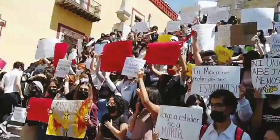 La comunidad de la Universidad de Guanajuato realizó una protesta el pasado sábado por la muerte de Ángel Yael a manos de un miembro de la Guardia Nacional.