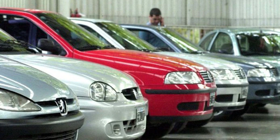 Venta de vehículos cae 1.0% en abril.
