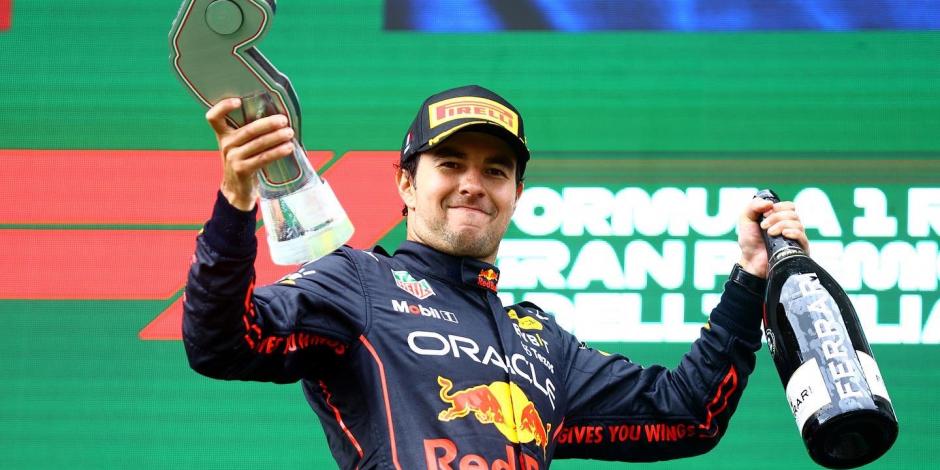 Checo Pérez festeja su podio en el Gran Premio de Emilia-Romaña de la F1, el pasado 24 de abril.
