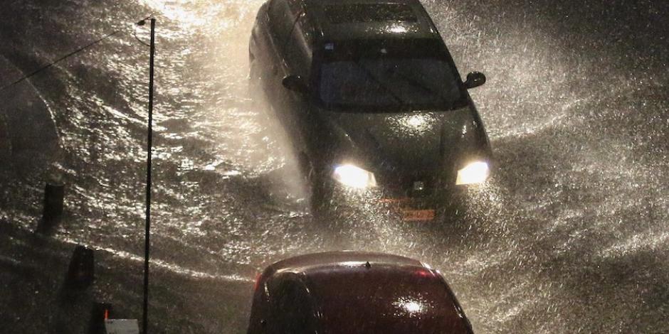Lluvia en CDMX provoca encharcamientos y retrasos en Metro y Metrobús