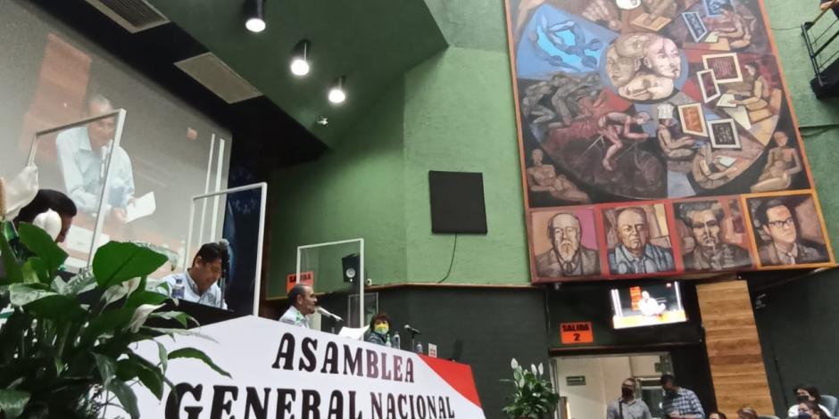 El sindicato de telefonistas acepta en asamblea prórroga a estallamiento de huelga en Telmex.