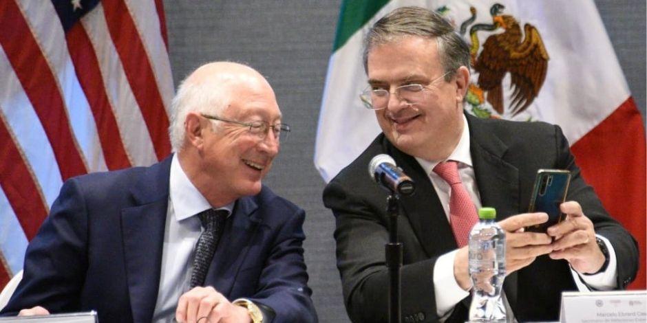 El embajador de EU en México, Ken Salazar, y el canciller Marcelo Ebrard.