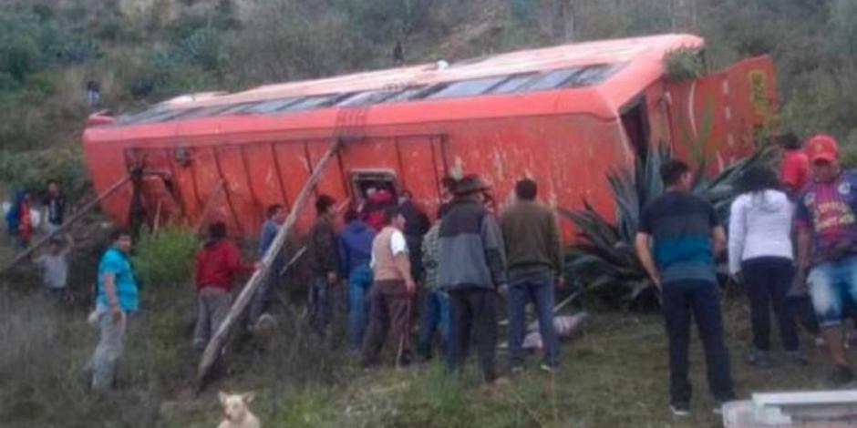 Autobús cae por un precipicio en Perú; hay 11 muertos y 34 heridos.