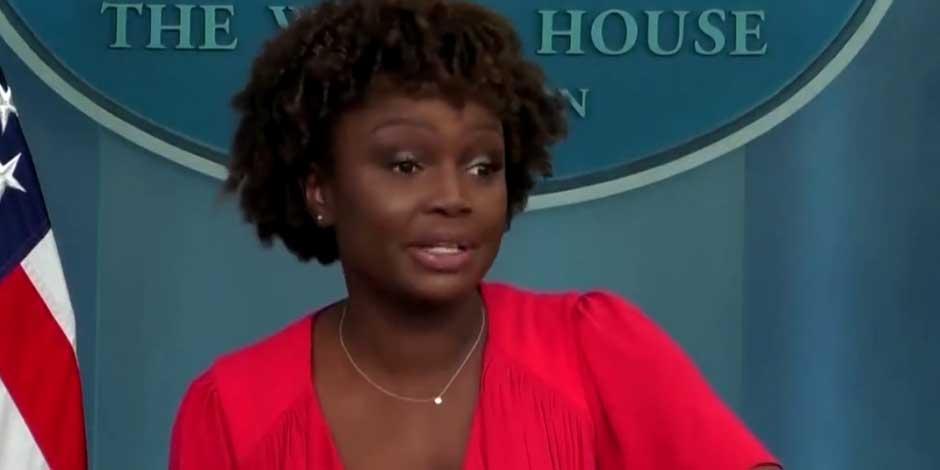 Karine Jean-Pierre dirigió su primera sesión informativa como secretaria de prensa de la Casa Blanca el lunes, reemplazando a Jen Psaki y convirtiéndose en la primera persona negra y abiertamente gay en servir como la cara pública de una administración estadounidense.