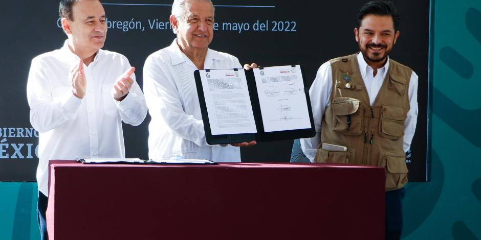 De izq. a der.: Alfonso Durazo, Andrés Manuel López Obrador y Zoé Robledo, ayer.