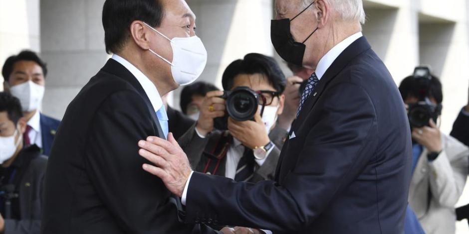 Joe Biden y Yoon Suk Yeol durante su reunión en Seúl.