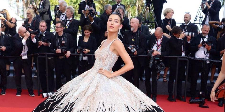 Michelle Salas sufre tremenda caída en pleno festival de Cannes