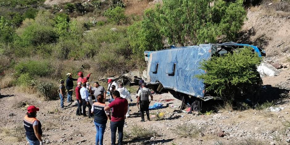 Accidente de autobús en SLP deja 7 muertos.