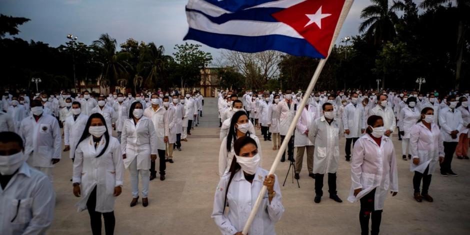 El IMSS argumentó que los nombres de médicos cubanos no fueron revelados por confidencialidad.