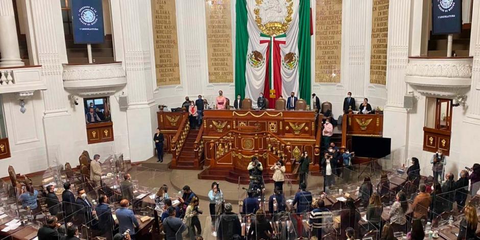 La diputada Guadalupe Morales hizo la petición de guardar el minuto de silencio en el Congreso de la Ciudad de México.