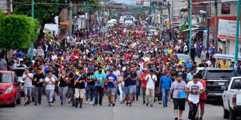 Alrededor de 700 personas protestaron de nueva cuenta a las afueras de la Estación Migratoria Siglo XXI en Tapachula, Chiapas, con el objetivo de exigir se agilicen sus trámites de regularización para abandonar el estado. De acuerdo con medios locales, los extranjeros marcharon desde el Parque Bicentenario donde exigieron visas humanitarias para seguir su avance a la frontera norte.