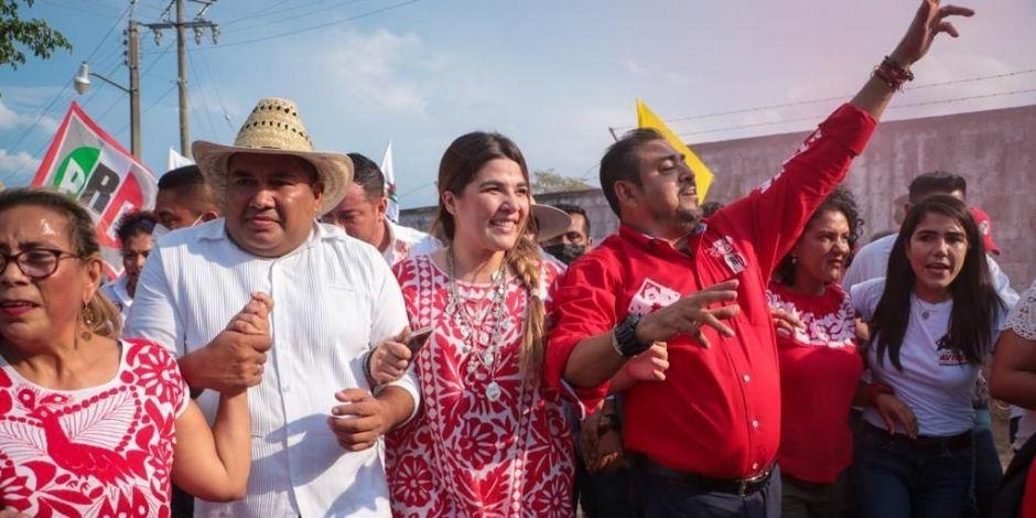 Alejandro Avilés, candidato de la alianza PRI-PRD a la gubernatura de Oaxaca, en el cierre de su campaña en Tuxtepec.