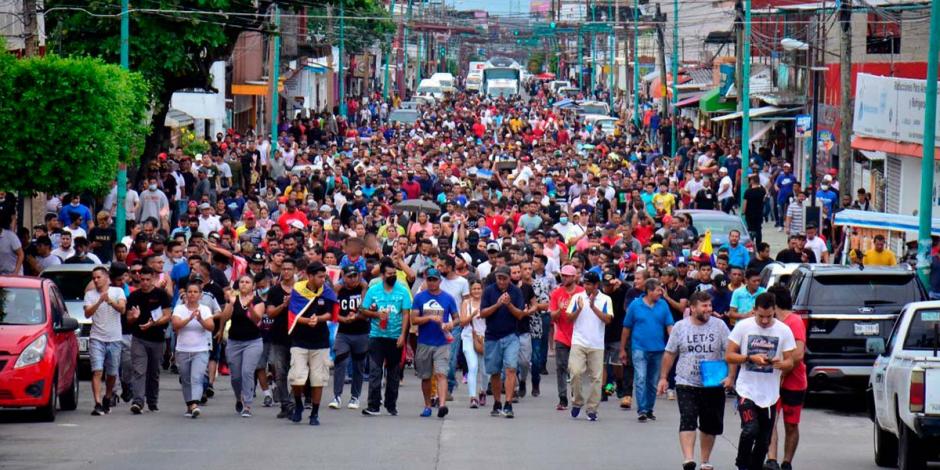 Miles de centroamericanos avanzan cada año rumbo a EU, pero pasan por México..