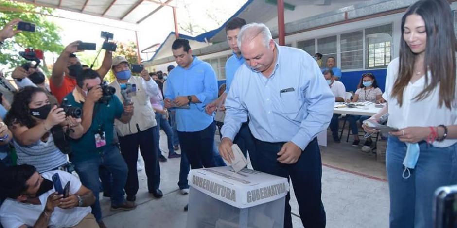 Así emitió su voto César Verastegui, candidato de "Va por Tamaulipas",