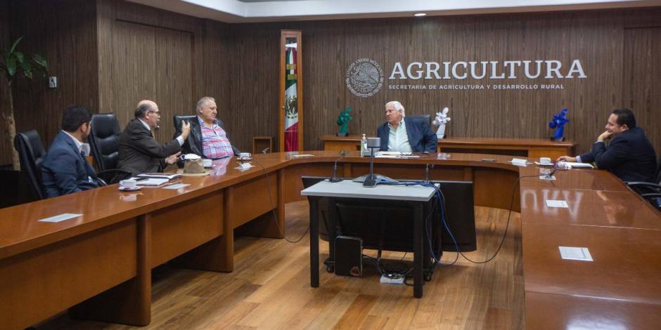 Los funcionarios evaluaron mecanismos que permitan consolidar la producción agropecuaria y fortalecer encadenamientos productivos del Istmo de Tehuantepec.