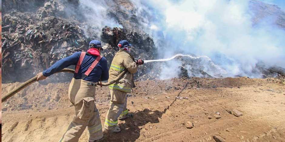 Humo de incendio en tiradero de Chimalhuacán afecta la zona oriente del Edomex