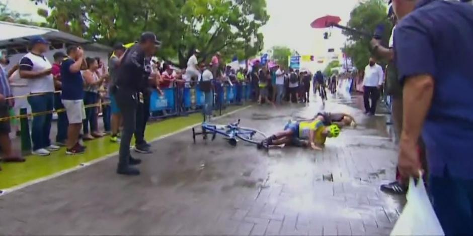 Ciclista atropella a su esposa tras cruzar la línea de meta.