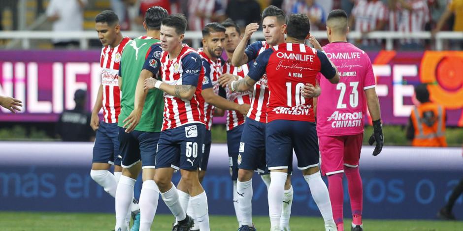 Futbolistas de Chivas después de un partido del equipo en el Torneo Clausura 2022 de la Liga MX.