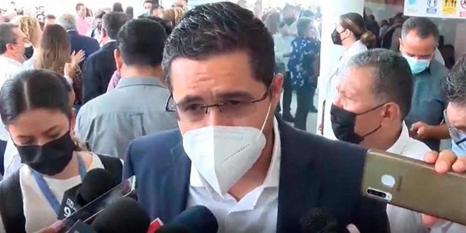 Cuitláhuac González Galindo, secretario de Salud de Sinaloa, en una entrevista con medios de comunicación