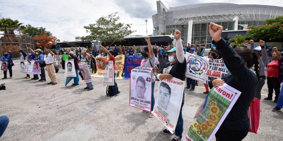 Padres y Madres de los 43 estudiantes de Ayotzinapa 