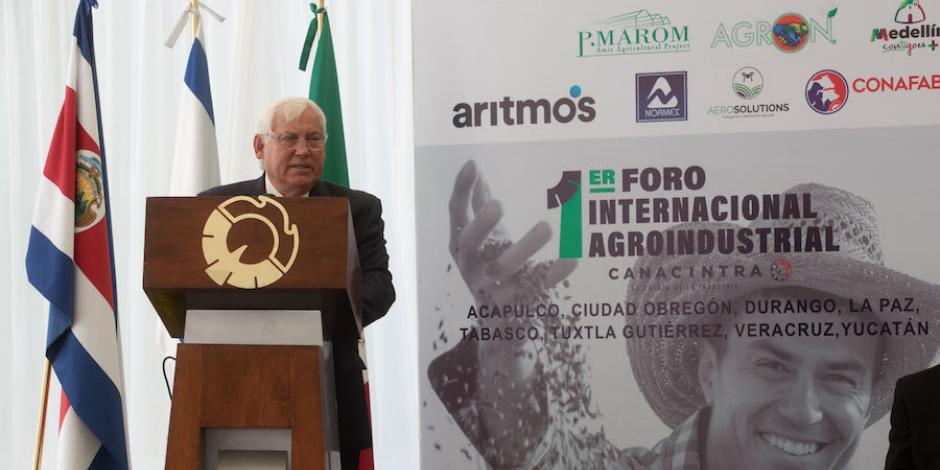 Víctor Villalobos, secretario de Agricultura, en un evento de Canacintra, ayer.