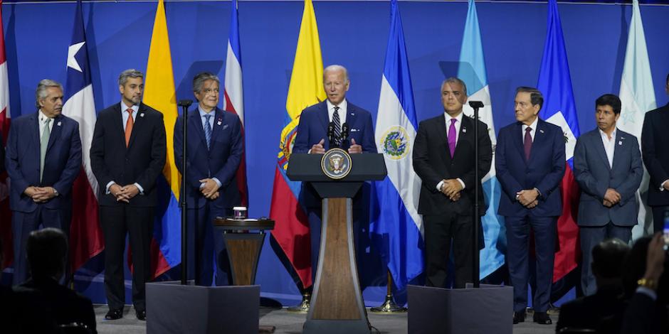 El presidente estadounidense, Joe Biden (centro), durante la clausura de la Cumbre de las Américas, ayer.