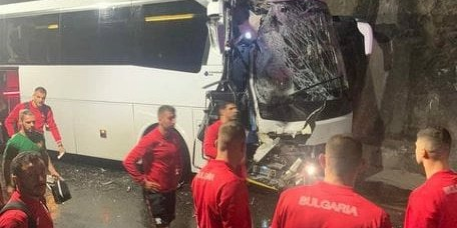 Futbolistas de la selección de Bulgaria después del accidente automovilístico en Georgia, donde jugarán en la Fecha 4 de la UEFA Nations League.