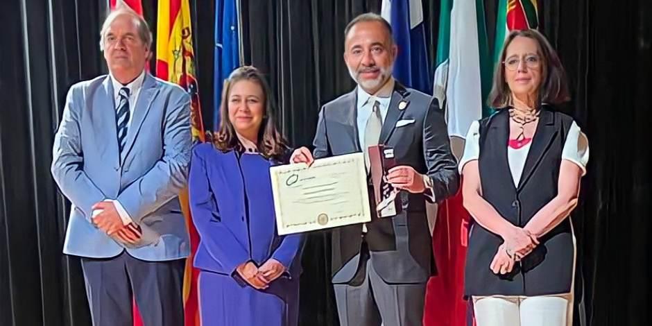 El alcalde de Metepec, Fernando Flores Fernández, destacó que este logro es producto del trabajo que se realizó para la adecuada atención a la ciudadanía.
