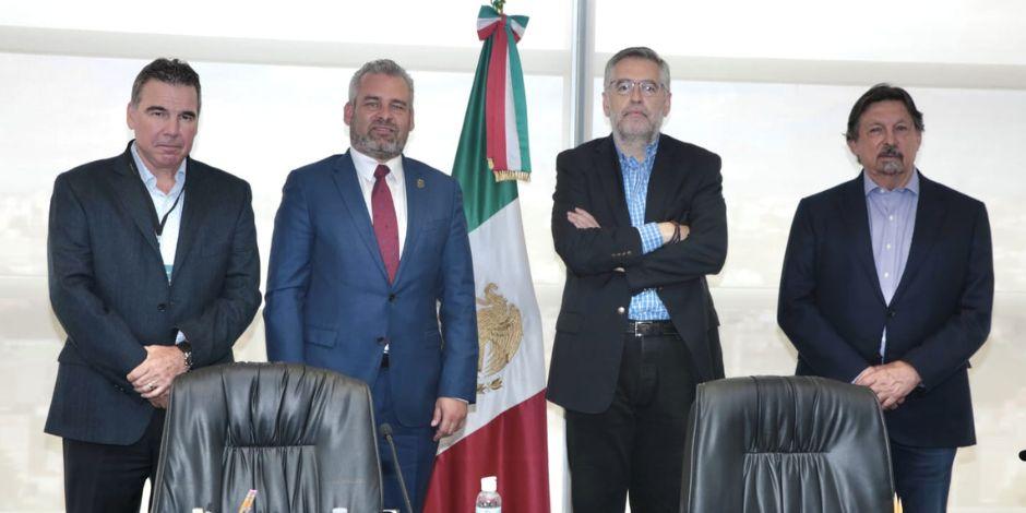 Alfredo Ramírez Bedolla en la mesa de conciliación entre Sindicato de Mineros y ArcelorMittal.