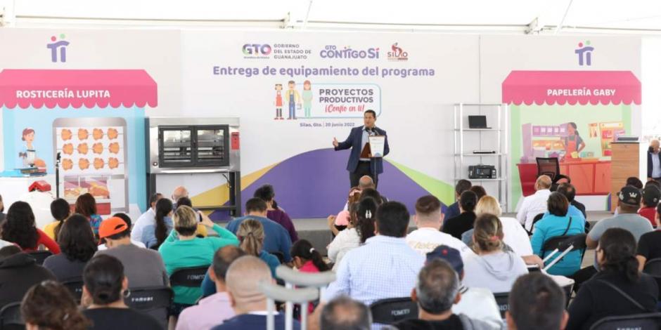 Diego Sinhue Rodríguez entregó mobiliario, maquinaria, equipos y herramientas que apoyan el desarrollo de 121 proyectos productivos.