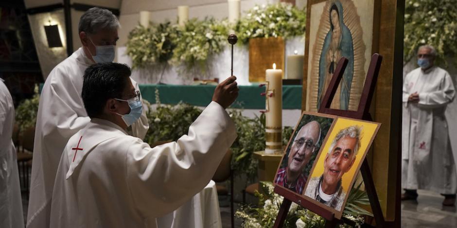 CNDH lamenta el asesinato de sacerdotes jesuitas y hace un llamado a las autoridades para que no dejen el caso impune.