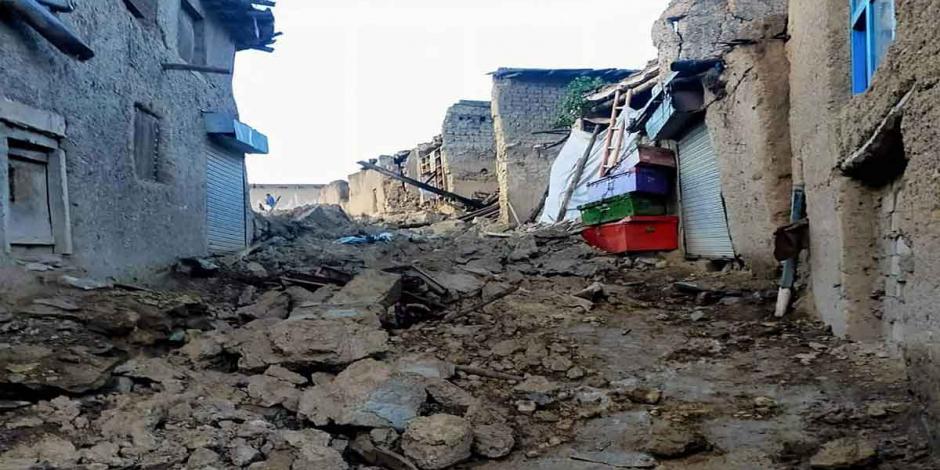 Lluvias retrasan rescate en Afganistán y pobladores ya entierran a víctimas