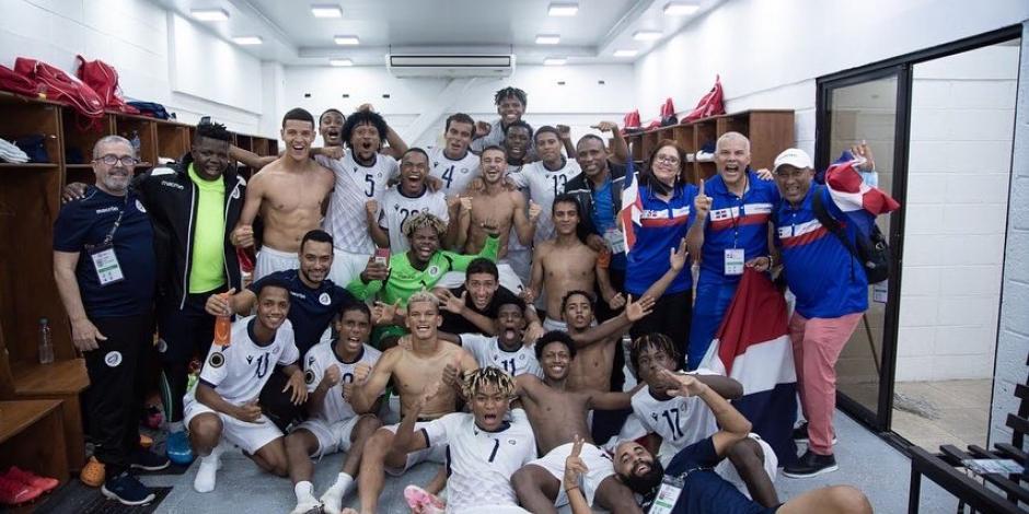 Futbolistas de República Dominicana festejan su pase a la final del Premundial Sub 20 de la Concacaf y a los Juegos Olímpicos de París 2024.