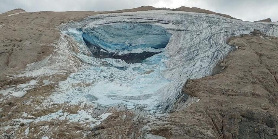 Desprendimiento de glaciar de hielo en la montaña Marmolada, Italia; reportan 5 muertos y 8 heridos.
