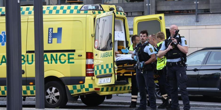 Reportan tiroteo en centro comercial de Copenhague; hay varios heridos y muertes, según la Policía.