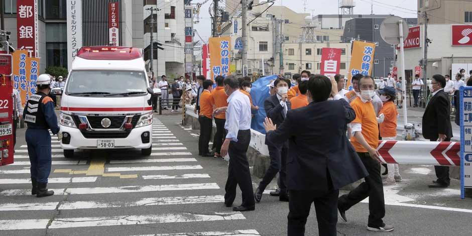 La vista general muestra el sitio después de que aparentemente le dispararon al ex primer ministro japonés Shinzo Abe durante una campaña electoral en Nara, Japón.