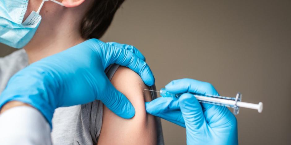 Pandemia por COVID-19 provoca "mayor retraso en vacunación infantil" en tres décadas: OMS.