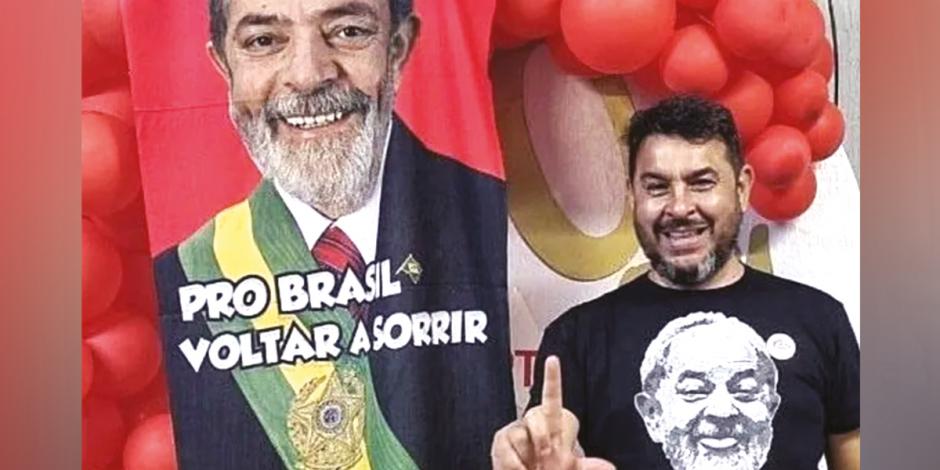 El festejado, Marcelo Arruda, en una fiesta temática alusiva a su partido y con una playera con el rostro de Lula.