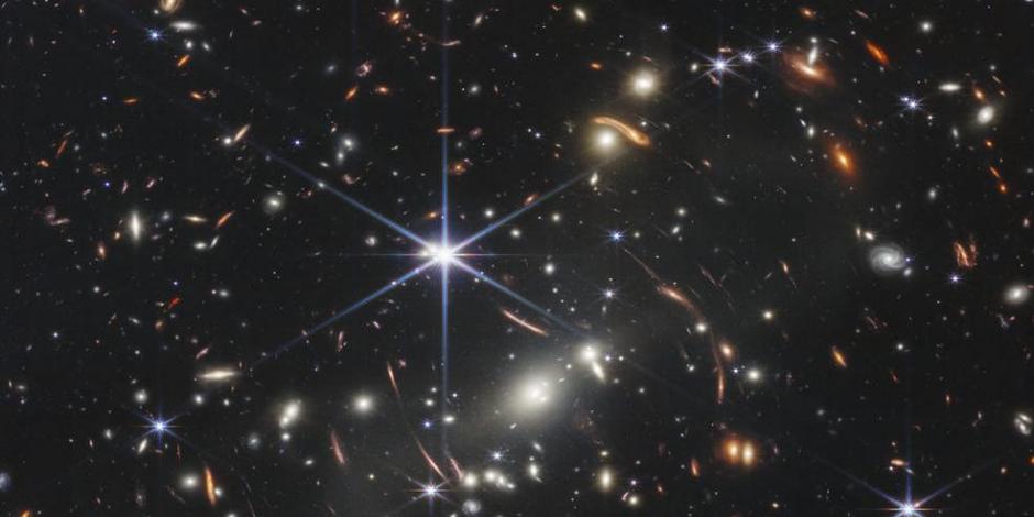 Revelan primera imagen tomada por el telescopio James Webb; se trata de la mirada más profunda de la humanidad al universo.