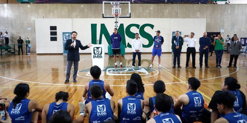 IMSS, Juan Toscano y Guerreros por México inauguraron la primera Clínica de Basquetbol de Alto Rendimiento para impulsar talentos.