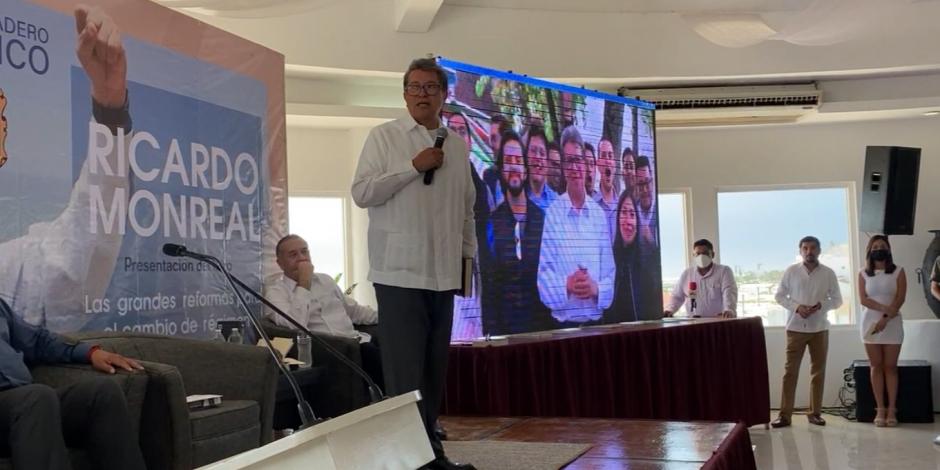 El senador morenista, durante la presentación de su libro, en Tamaulipas, ayer